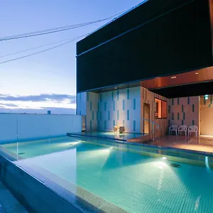 4* מלון Candeo Shinsaibashi